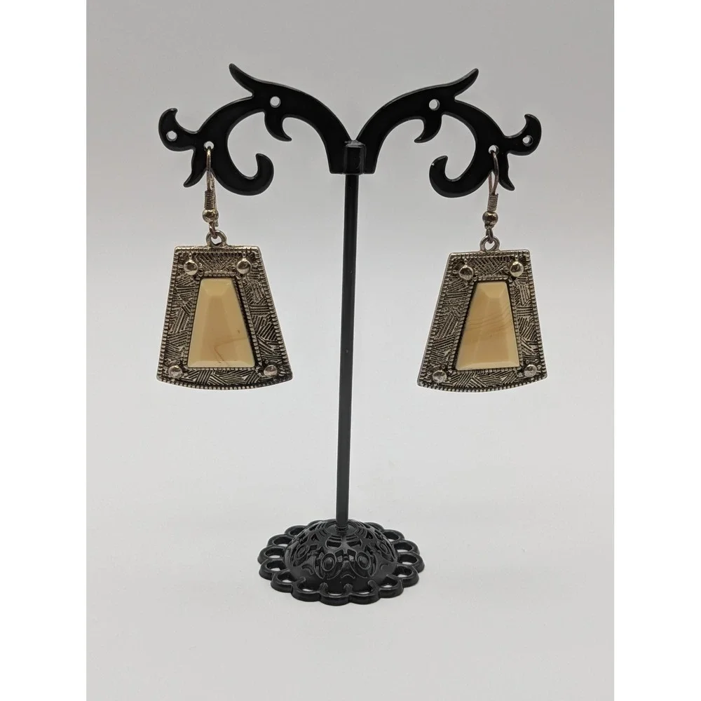 Unsigned Vintage Style Silver Tone Cream Marbled Geometric Trapezoid Earrings